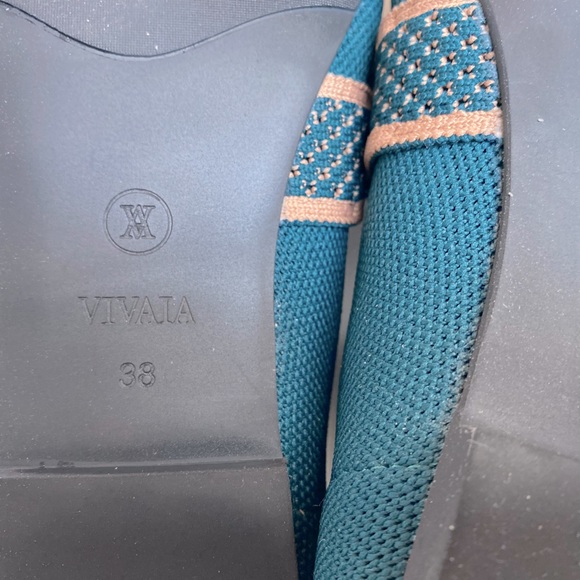 VIVAIA pointed toe Mary Jane flats size 7 peacock NWOT — sold out everywhere - Picture 15 of 16